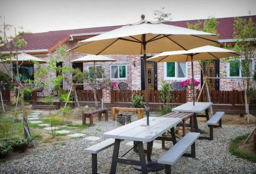 پانسیون Jeonju Morning Garden Guest House