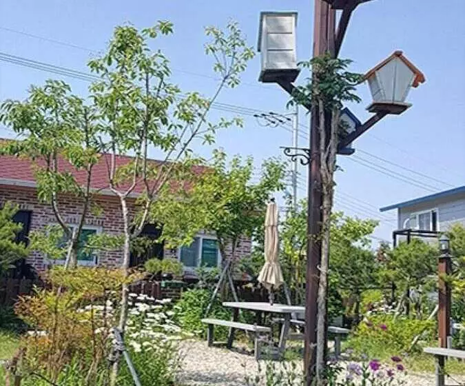 پانسیون Jeonju Morning Garden Guest House