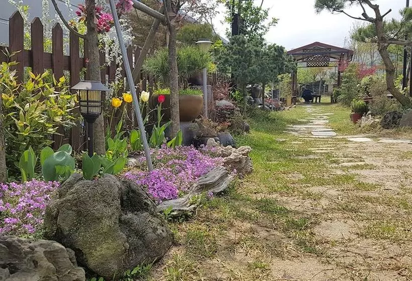 پانسیون Jeonju Morning Garden Guest House