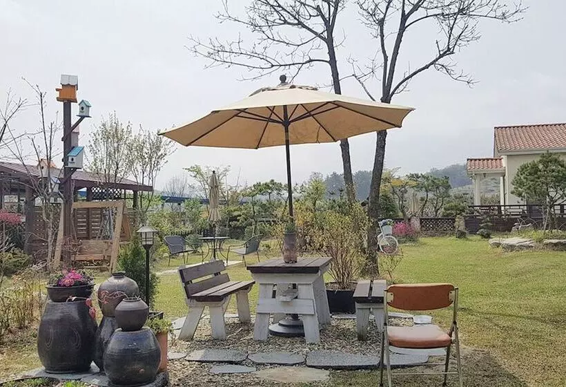 پانسیون Jeonju Morning Garden Guest House