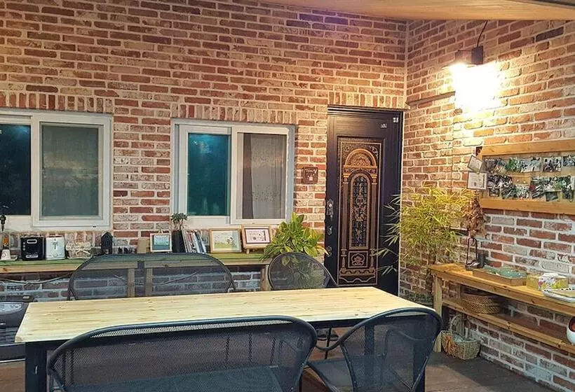 پانسیون Jeonju Morning Garden Guest House