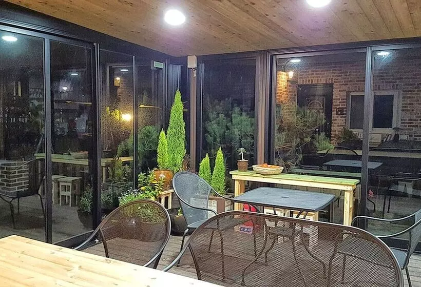 پانسیون Jeonju Morning Garden Guest House