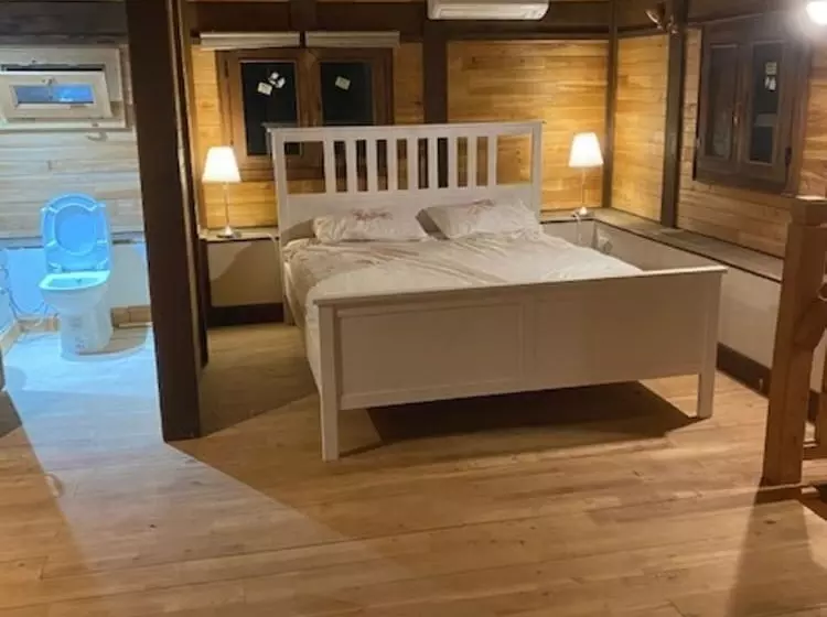 Residenssi Cedar 1 Bed House With Stunning Views