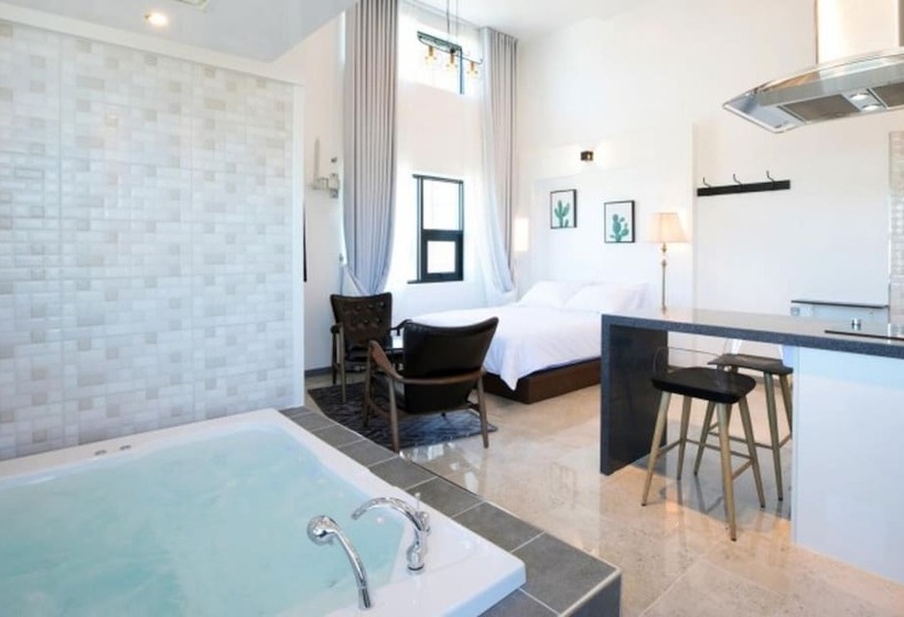 Gangneung Lulu Pension