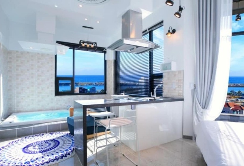 Gangneung Lulu Pension