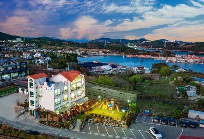 Tongyeong Haeorum Kids Pension