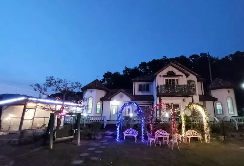 Yangpyeong 4hue House Pension