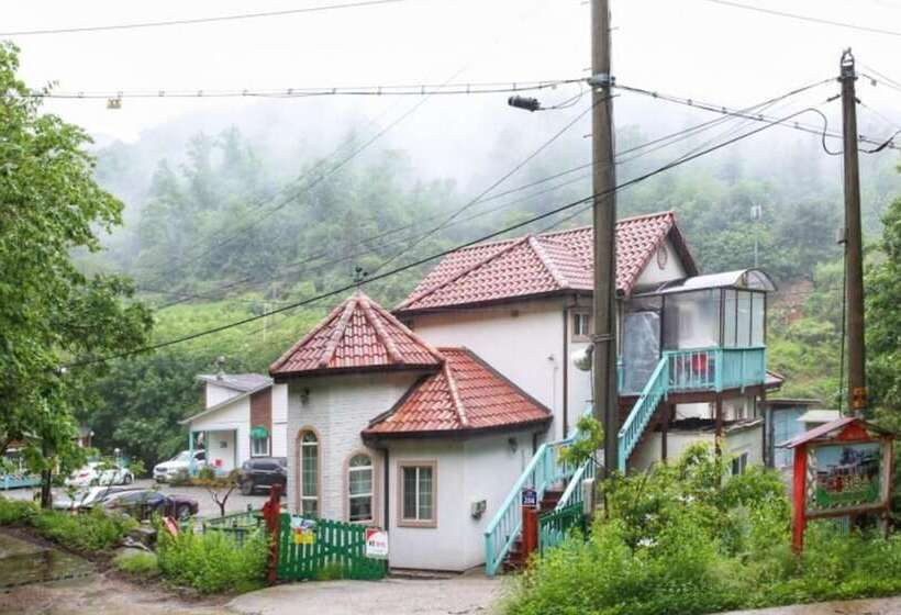 Yangpyeong 4hue House Pension