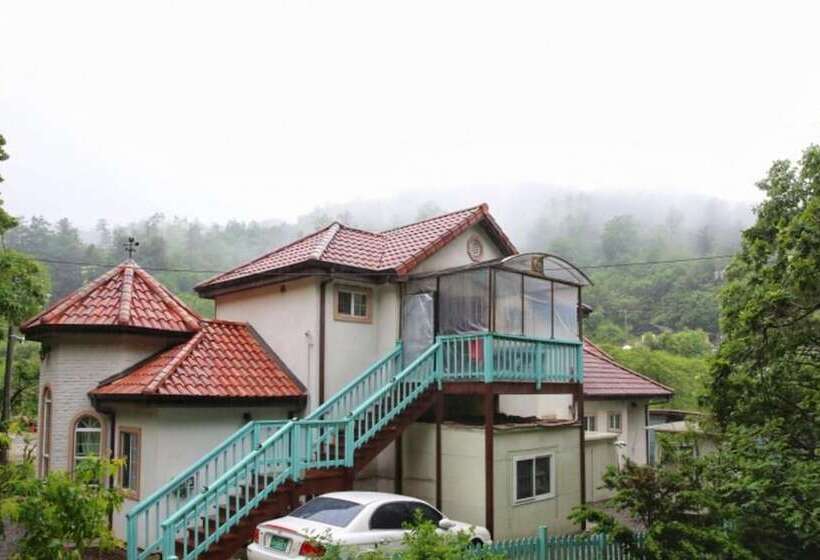 Yangpyeong 4hue House Pension