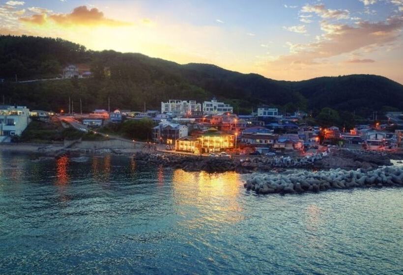 Yeongdeok Badahyang Pension