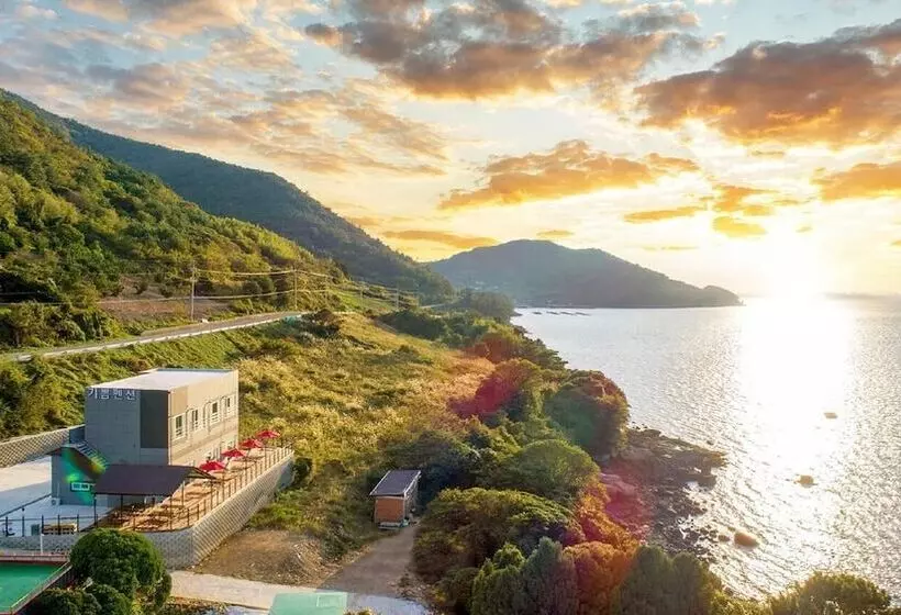 Yeosu Geumo Island Joy Pension