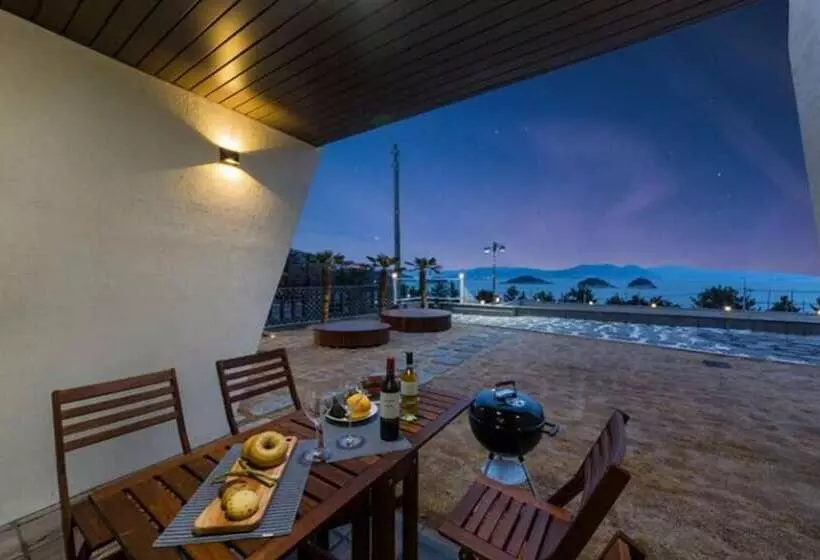 Yeosu Milagro Ocean View Spa Pension