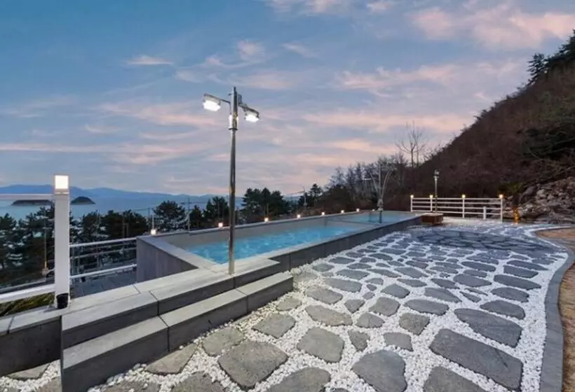 Yeosu Milagro Ocean View Spa Pension
