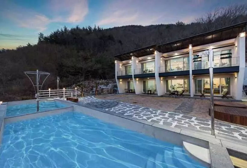 Yeosu Milagro Ocean View Spa Pension