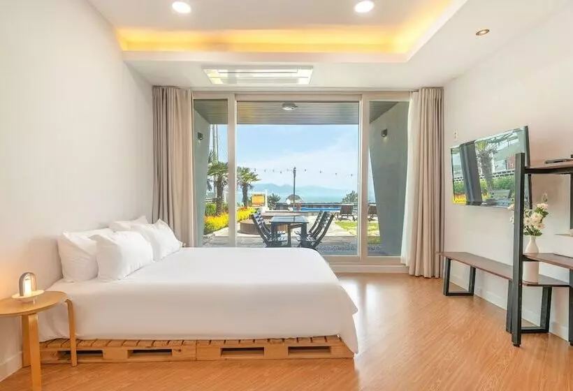 Yeosu Milagro Ocean View Spa Pension