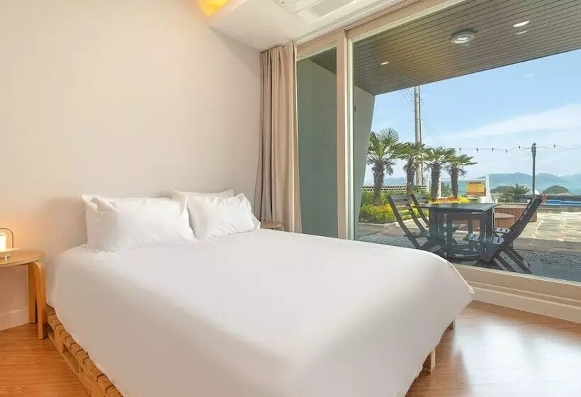Yeosu Milagro Ocean View Spa Pension