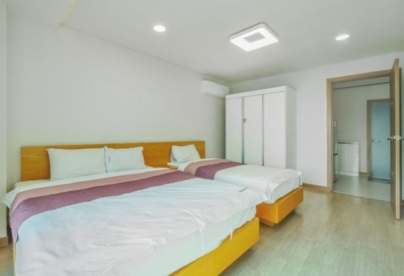 Yeosu Romance Night Sea Pension Resort