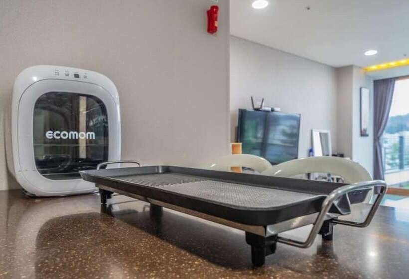 Yeosu Romance Night Sea Pension Resort