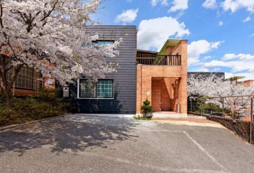 Yesan Jeongdaun Pension