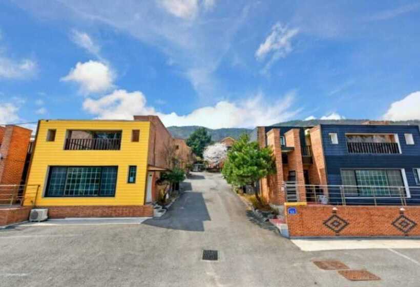 Yesan Jeongdaun Pension