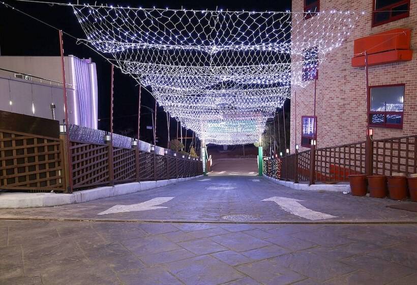 Asan Fox Drive In Motel