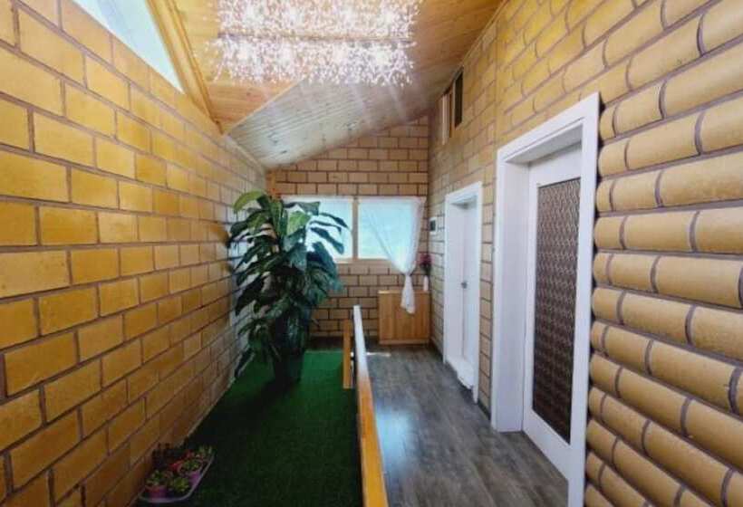 Gapyeong Chorok Jeongwon Gyegok Dokchae Pension