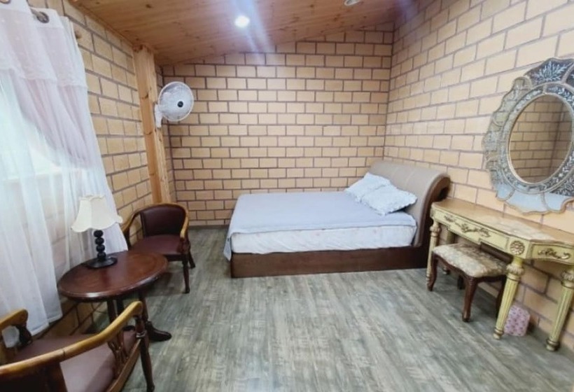 Gapyeong Chorok Jeongwon Gyegok Dokchae Pension
