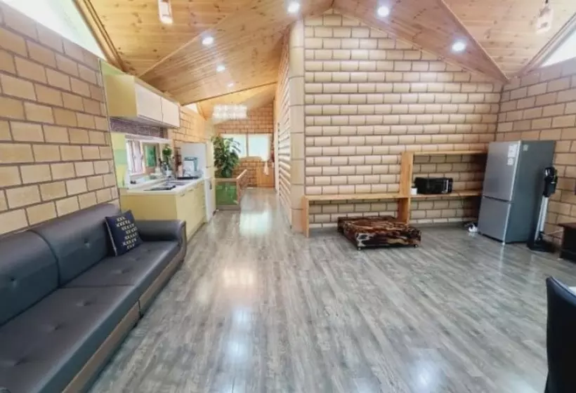 Gapyeong Chorok Jeongwon Gyegok Dokchae Pension