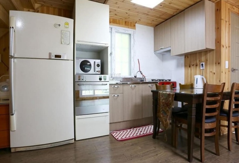 Gwangju Jongyeoul Pension