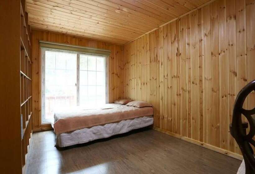 Gwangju Jongyeoul Pension