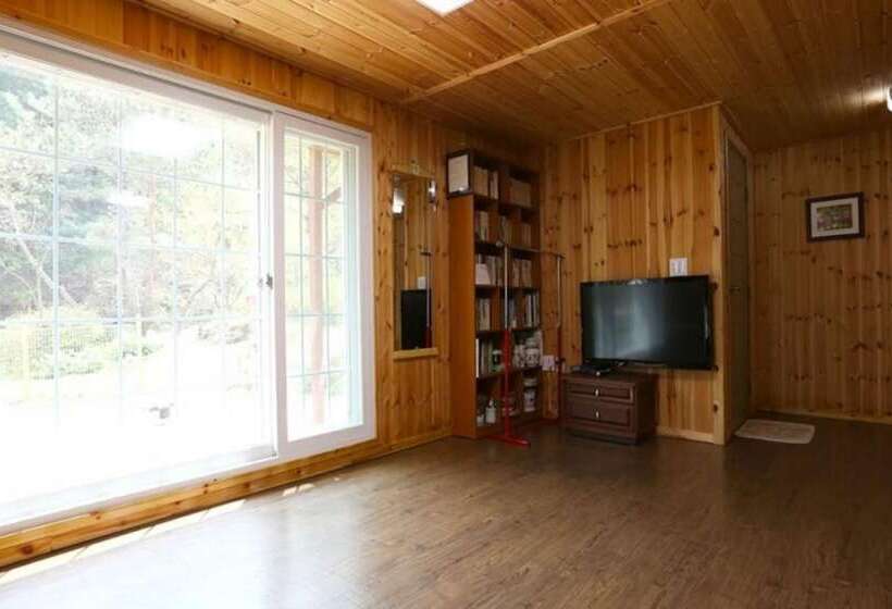 Gwangju Jongyeoul Pension