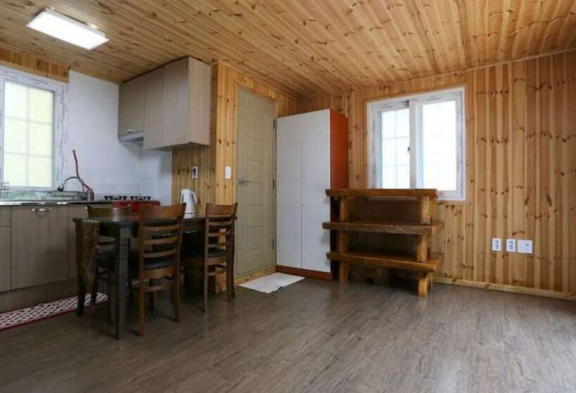 Gwangju Jongyeoul Pension