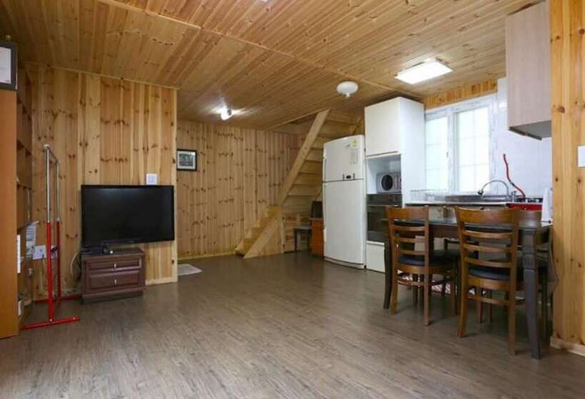 Gwangju Jongyeoul Pension