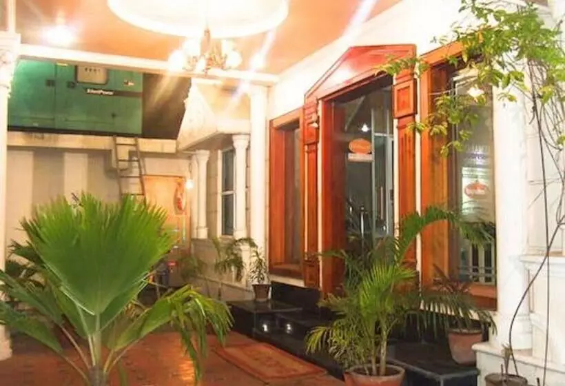 ホテル Kumaran Residency