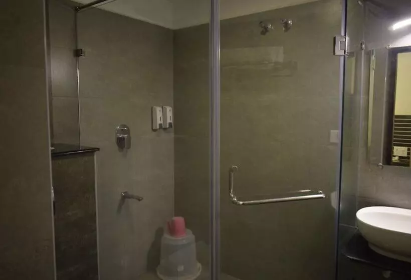 ホテル Kumaran Residency