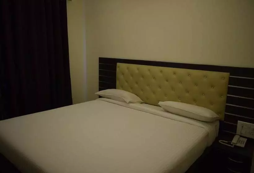 ホテル Kumaran Residency
