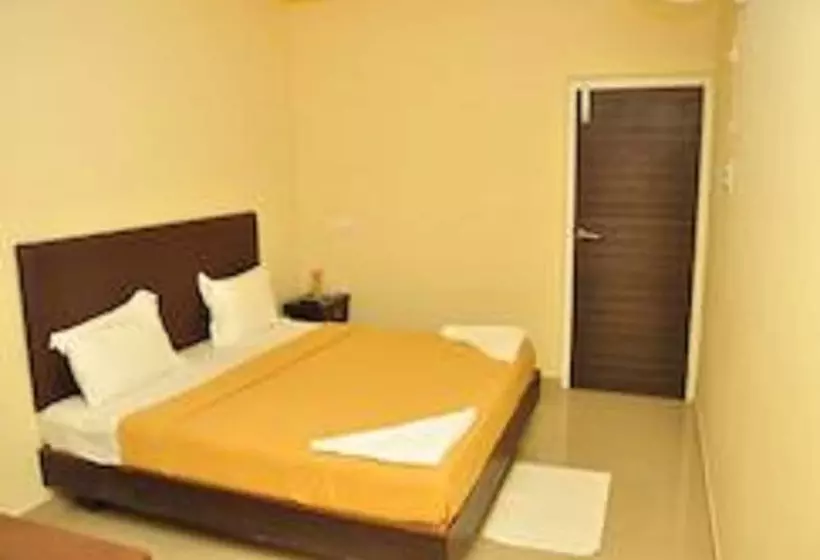 ホテル Kumaran Residency