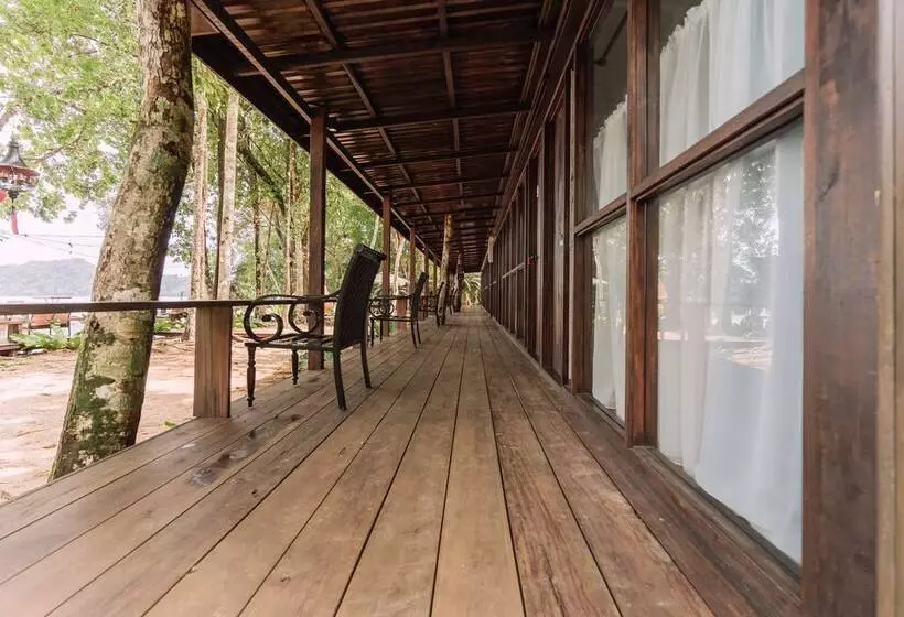 ホテル Roxy Telok Serabang