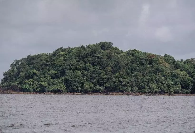 ホテル Roxy Telok Serabang