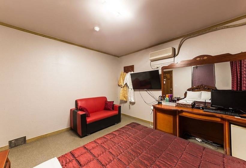 Hwaseong Yedawon Motel