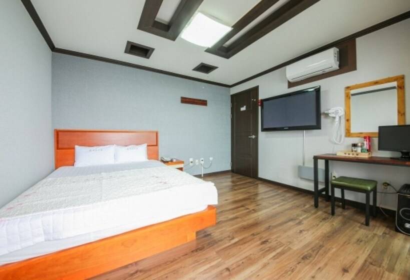 فندق على الطريق Namhae Castle