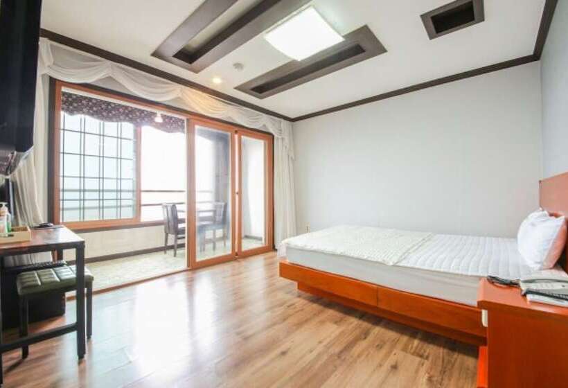 فندق على الطريق Namhae Castle