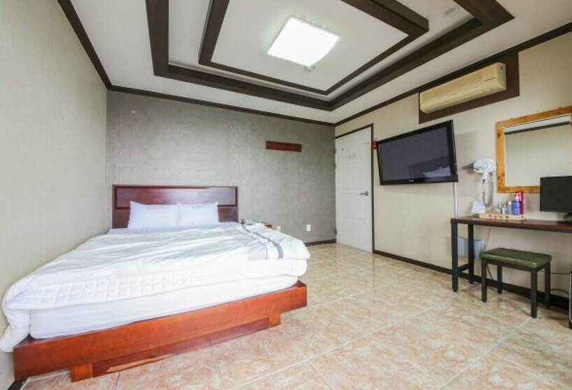 فندق على الطريق Namhae Castle