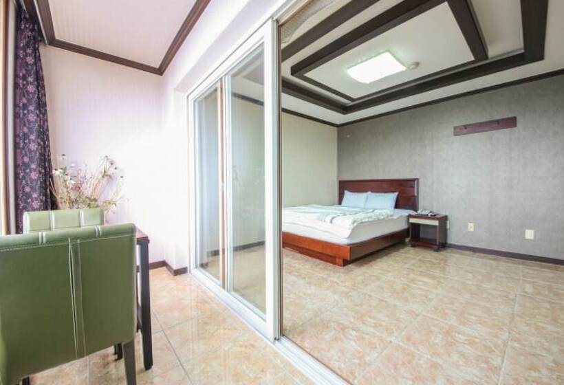 فندق على الطريق Namhae Castle