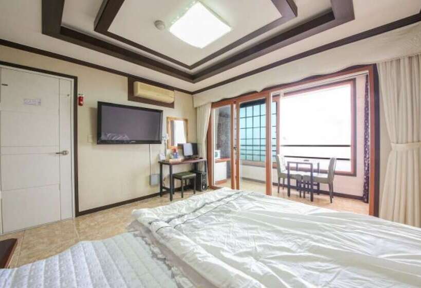 فندق على الطريق Namhae Castle