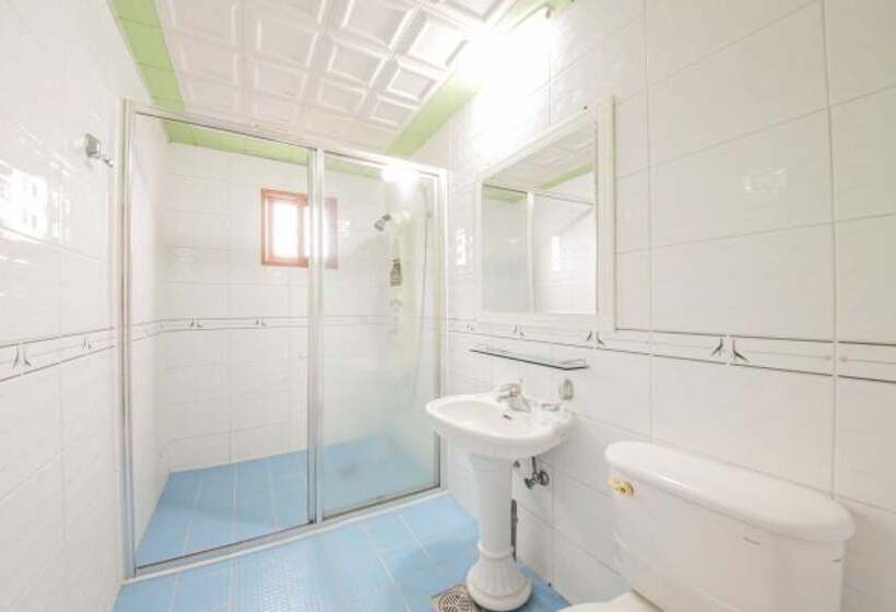 فندق على الطريق Namhae Castle