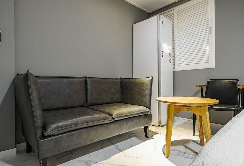 モーテル Osan Seven