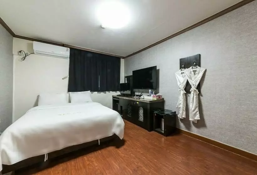 Motel Wonju Big Tree