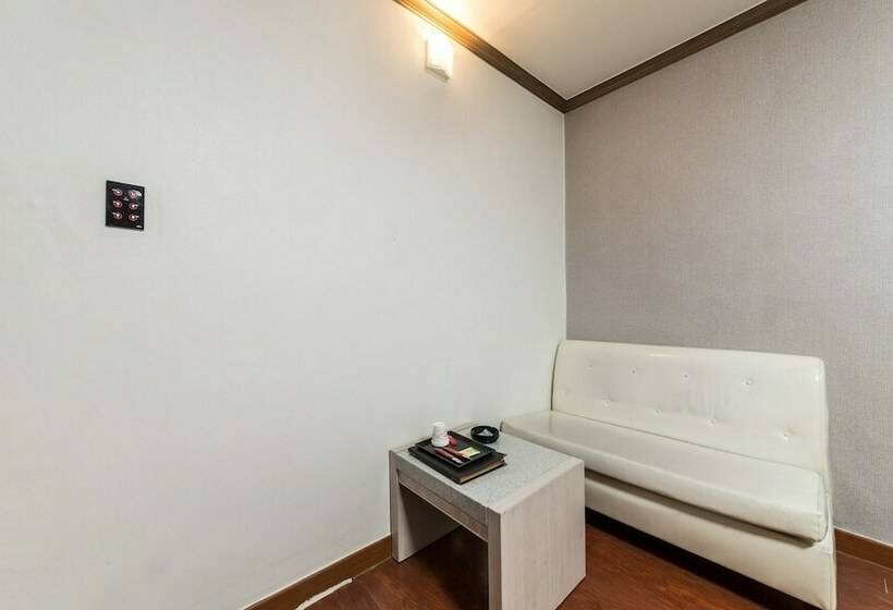 Motel Wonju Big Tree