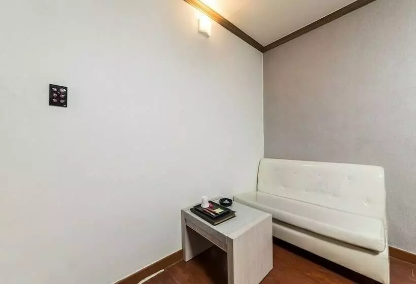 Motel Wonju Big Tree
